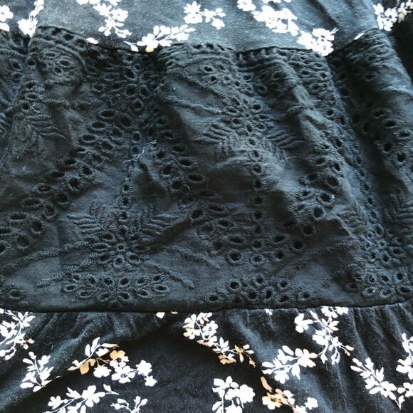 Eyeshadow Tank,  Black and white Small - Picture 7 of 7